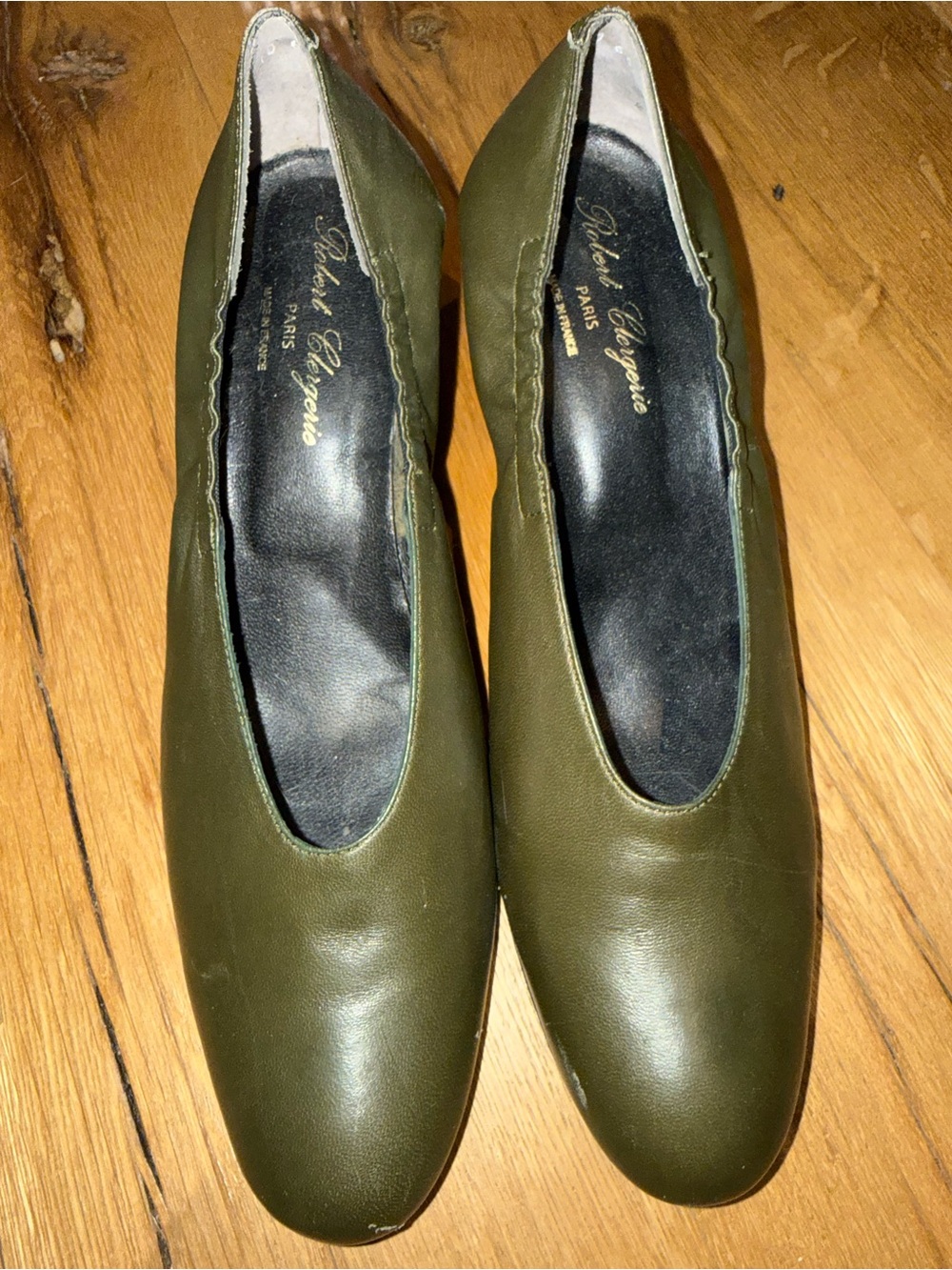 Robert Clergerie Paris Elegance Olive Green Leather Women's low heels size 41